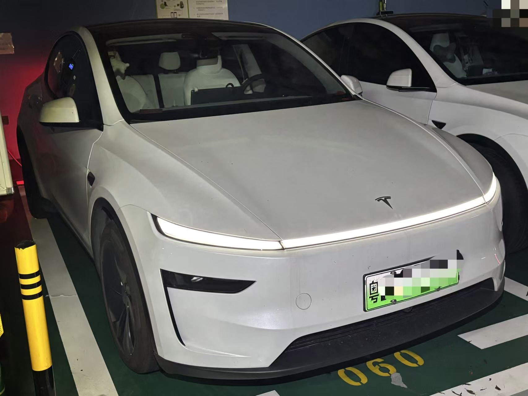 Tesla Model Y 2025 #6 Tesla Model Y 2025 car image #6