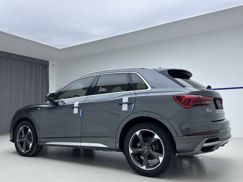 Audi Q3 2022 car image #4