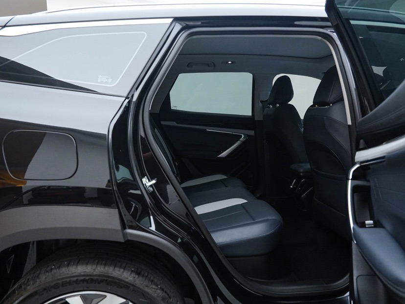 GEELY Boyue L 2025 car image #4
