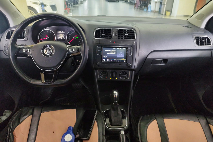 Volkswagen Polo 2017 car image #3