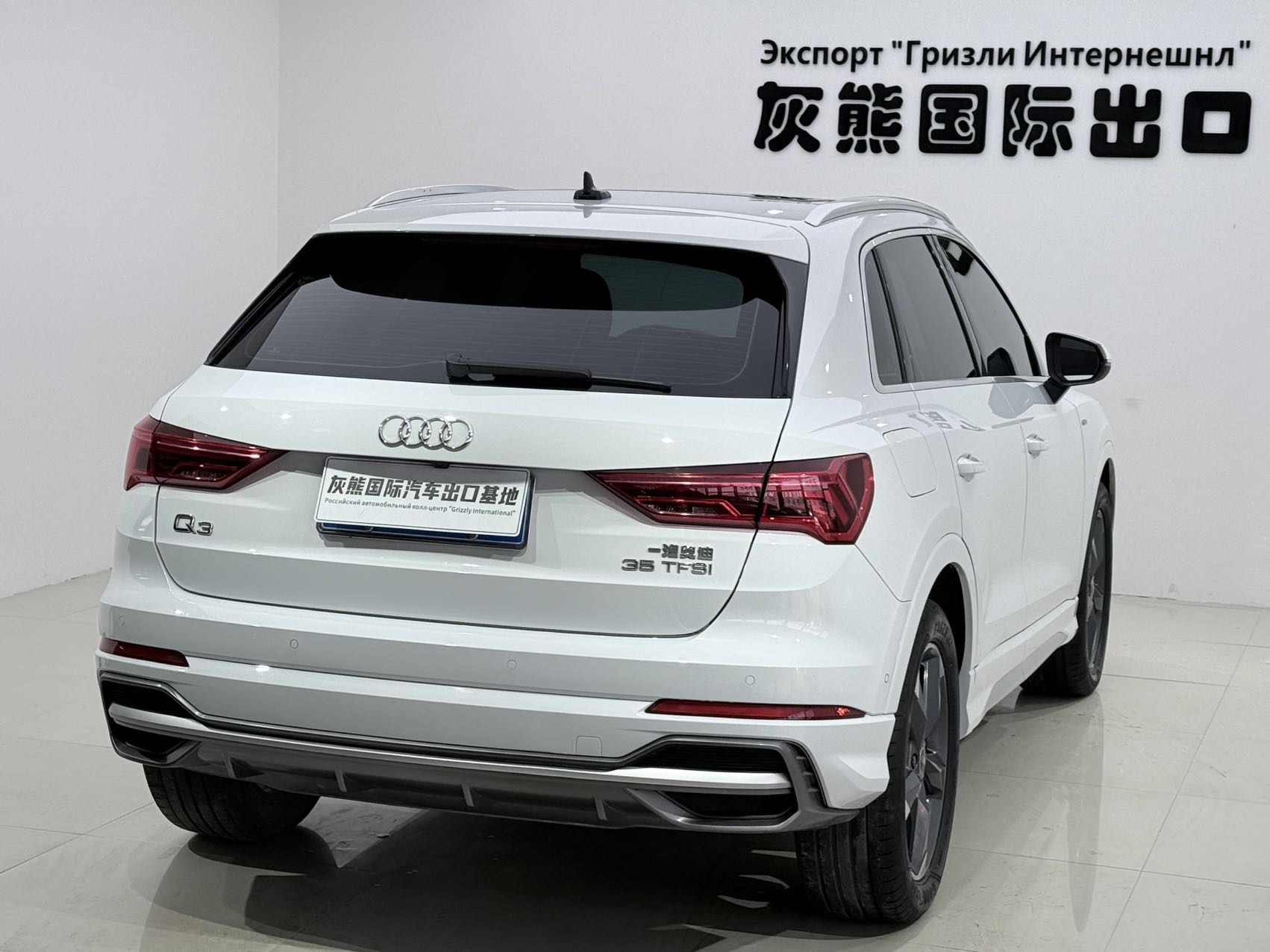 Audi Q3 2022 car image #6