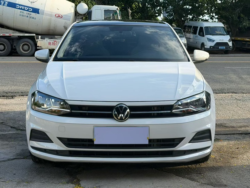 Volkswagen Polo 2022 car image #2