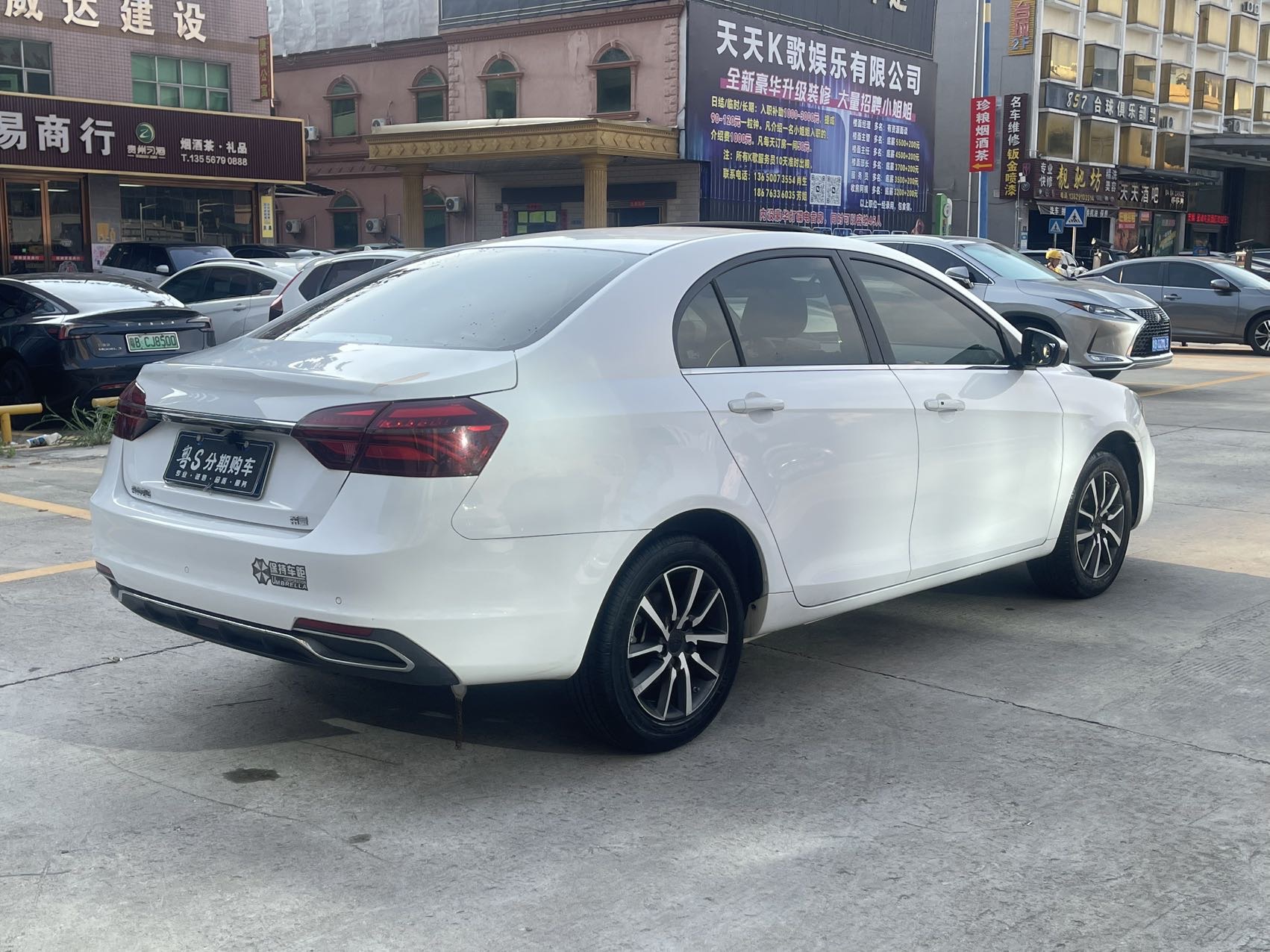 GEELY Emgrand 2019 car image #11