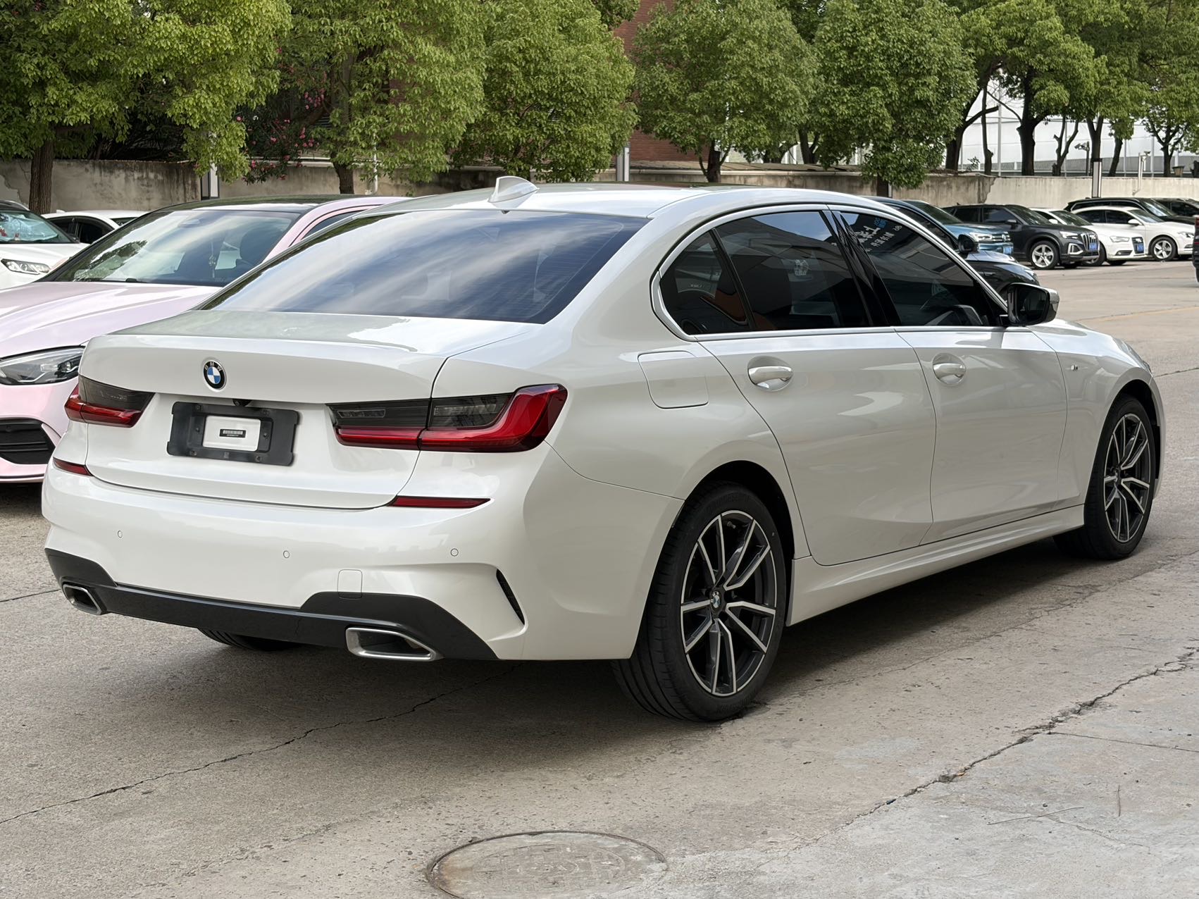 BMW 3 Series 2021 car image #9