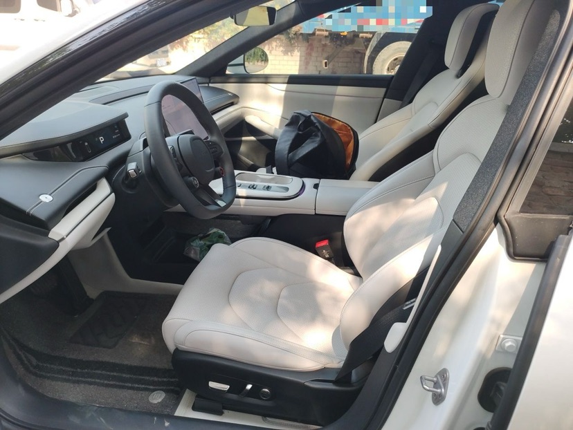 MI SU7 2024 immagine di auto #5