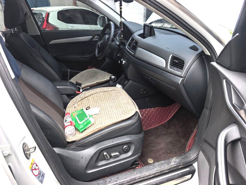 Audi Q3 2018 car image #5