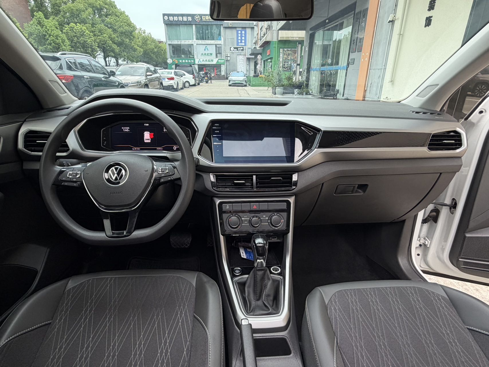 Volkswagen T-Cross 2021 car image #7