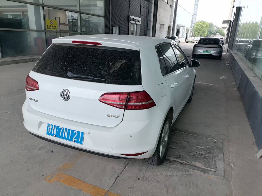 Volkswagen Golf 2014 car image #3