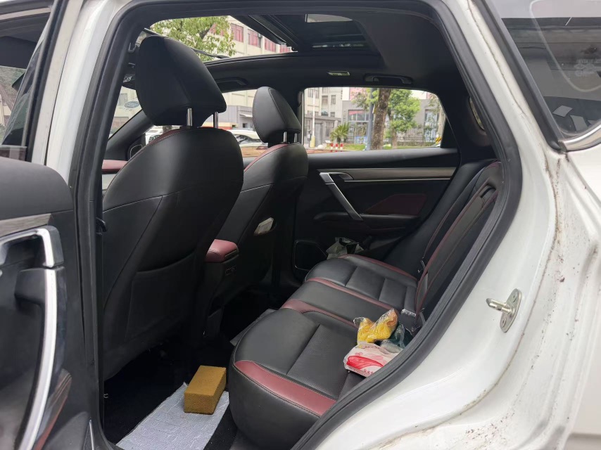 2019 car image #6