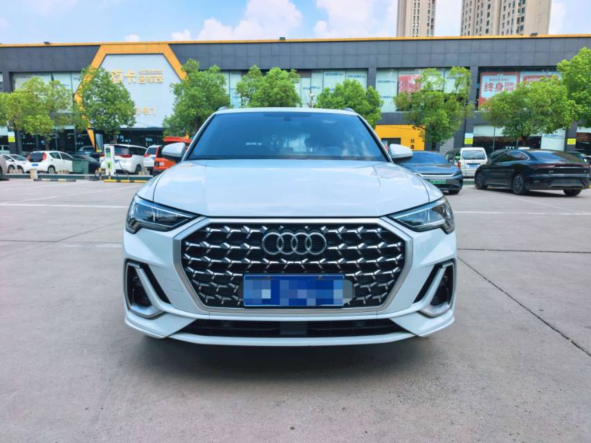 Audi Q3 2026 car image #2