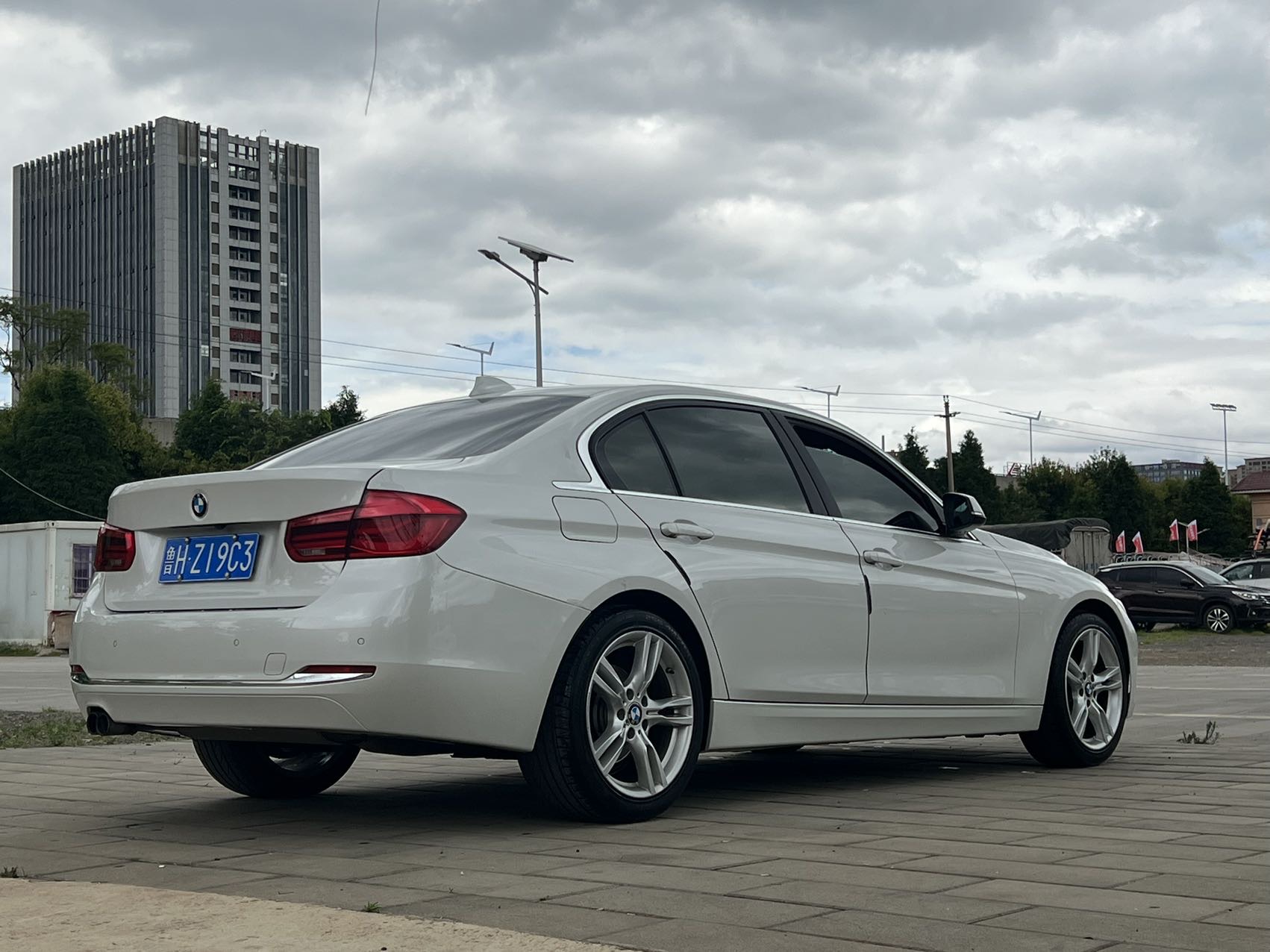 BMW 3 Series 2017 #9 BMW 3 Series 2017 car image #9