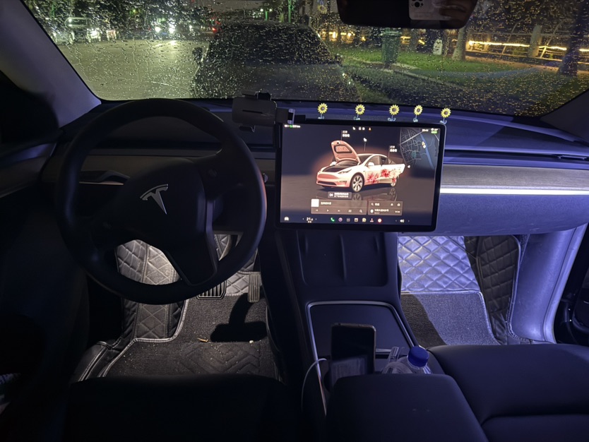Tesla Model Y 2023 #5 Tesla Model Y 2023 car image #5