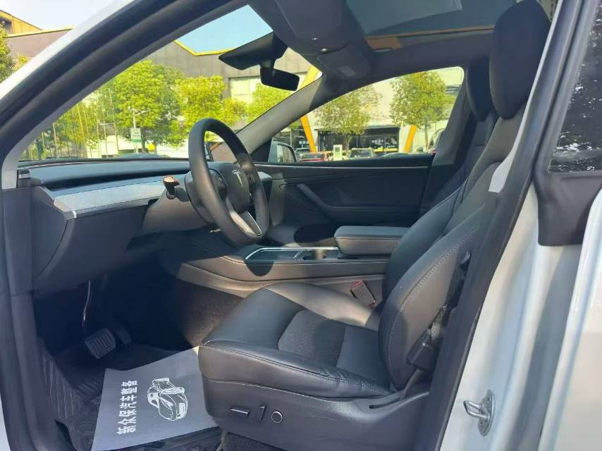 Tesla Model Y 2023 #6 Tesla Model Y 2023 car image #6