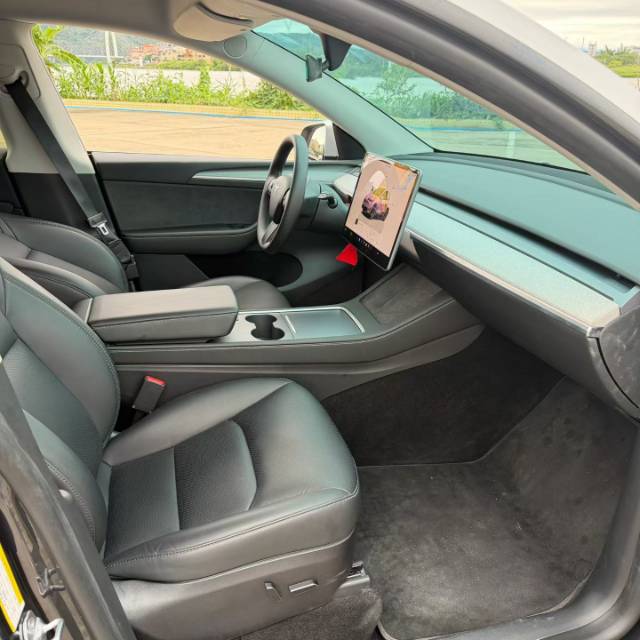Tesla Model Y 2024 #8 Tesla Model Y 2024 car image #8