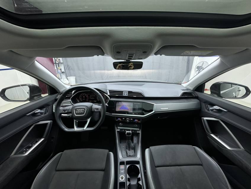 Audi Q3 2022 car image #9