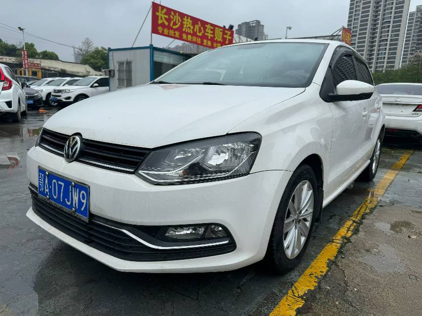 Volkswagen Polo 2015 car image 