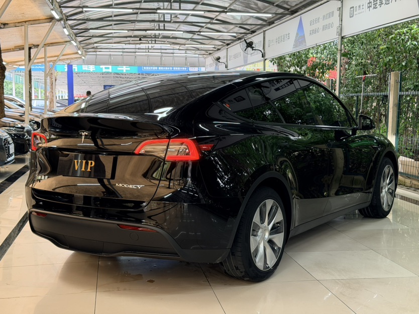 Tesla Model Y 2021 #4 Tesla Model Y 2021 car image #4