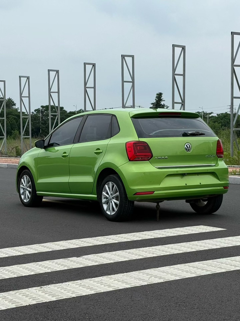 Volkswagen Polo 2015 car image #4