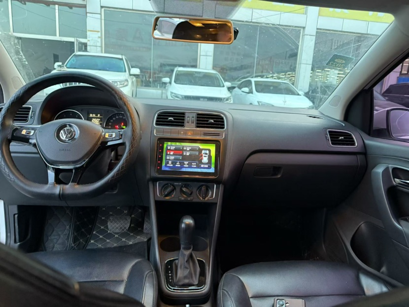 Volkswagen Polo 2018 car image #9