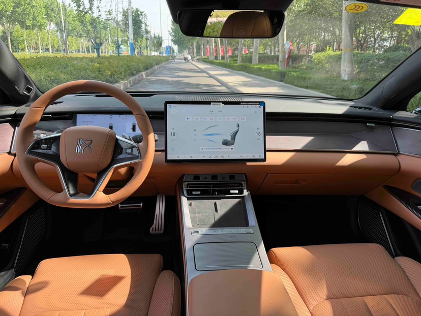 BYD HanL 2025 صورة سيارة #6