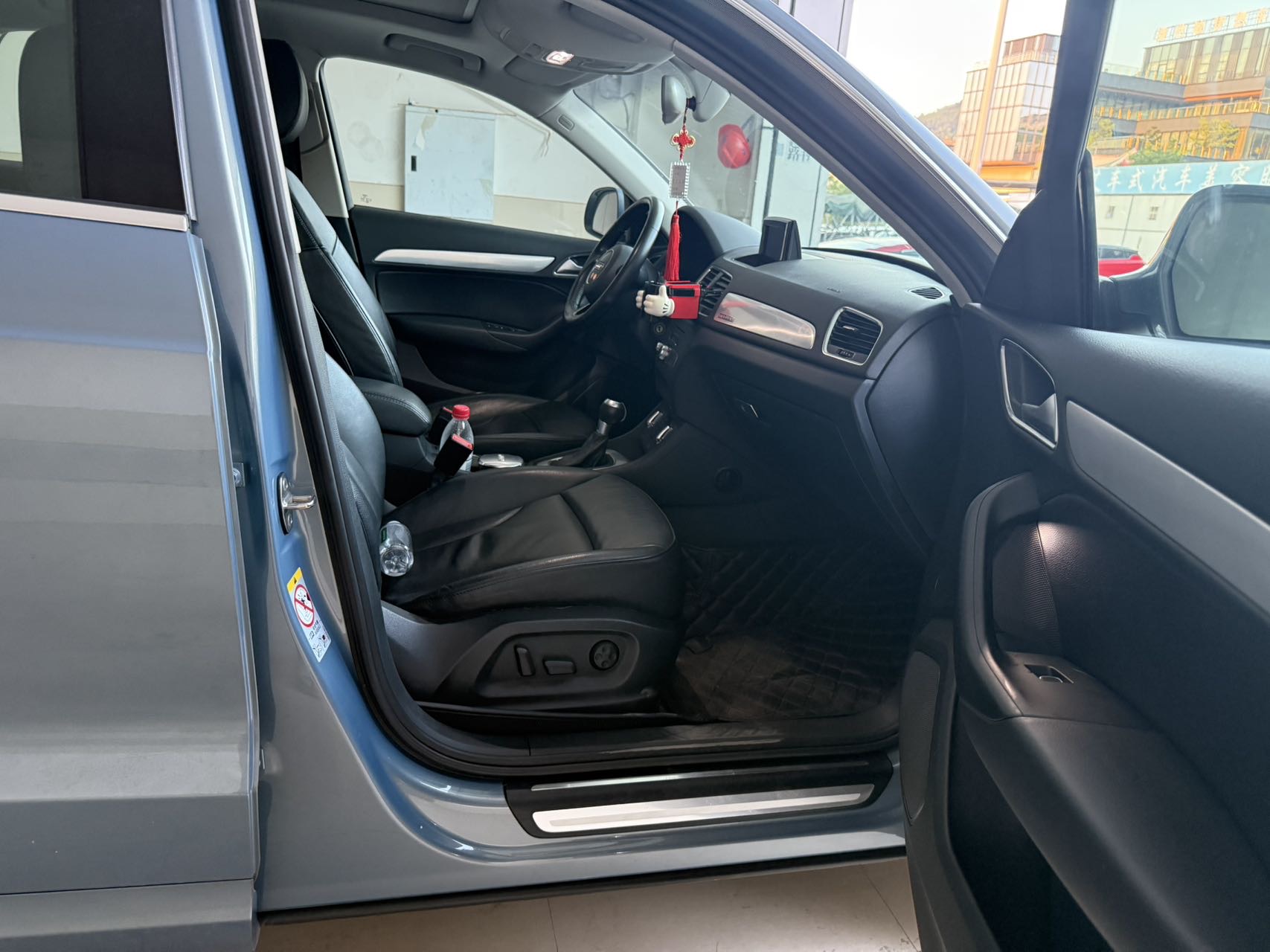 Audi Q3 2015 car image #5