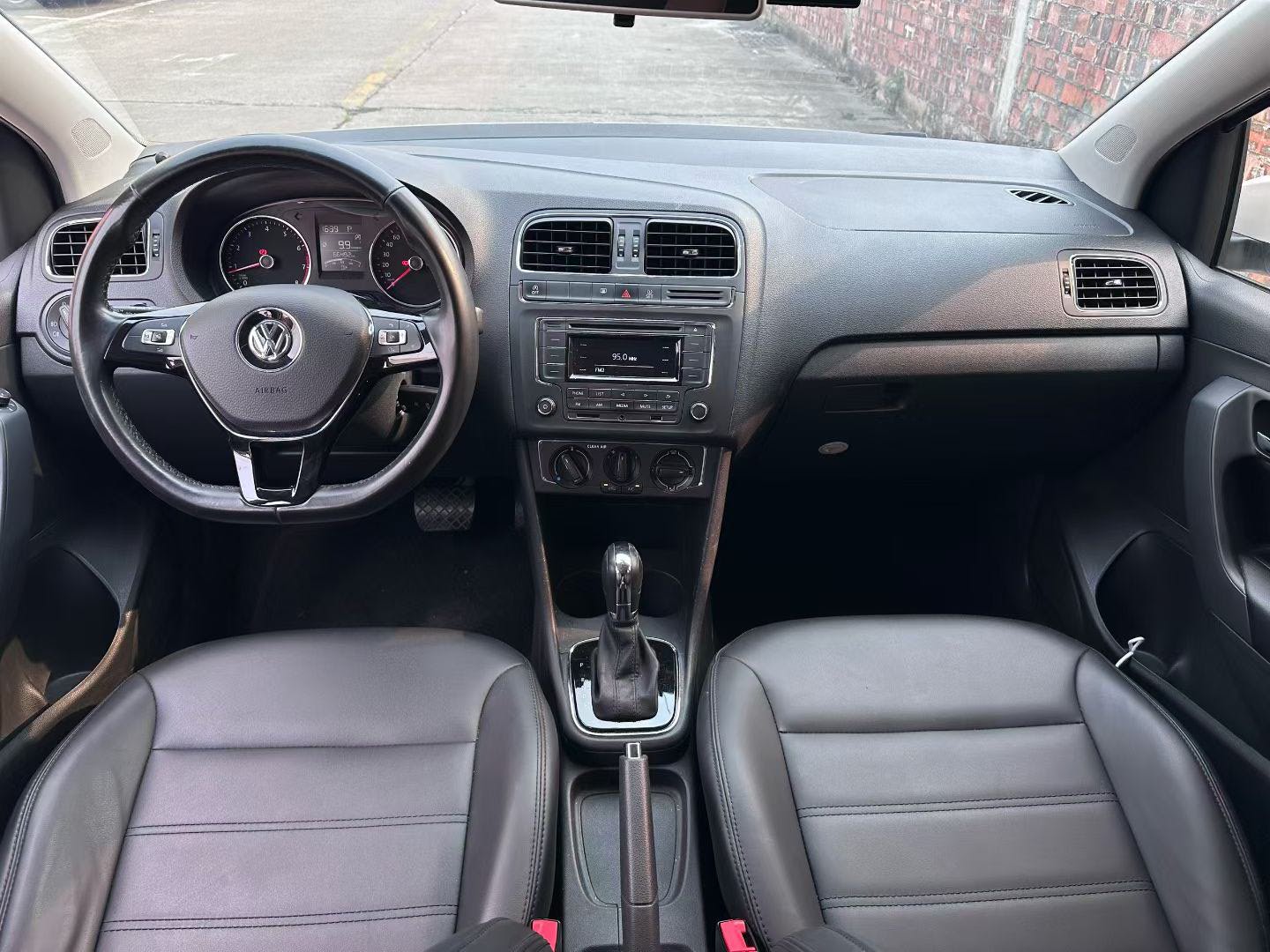 Volkswagen Polo 2019 car image #5