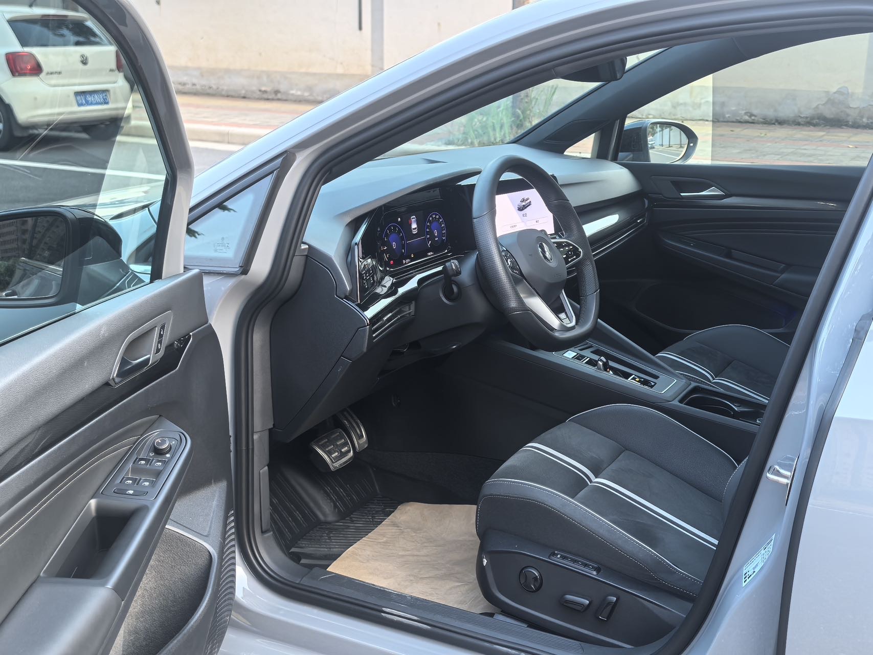 Volkswagen Golf 2022 car image #3