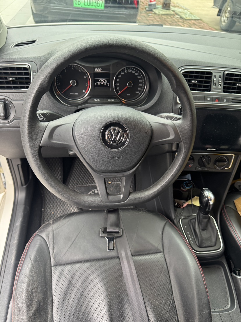 Volkswagen Polo 2016 car image #6