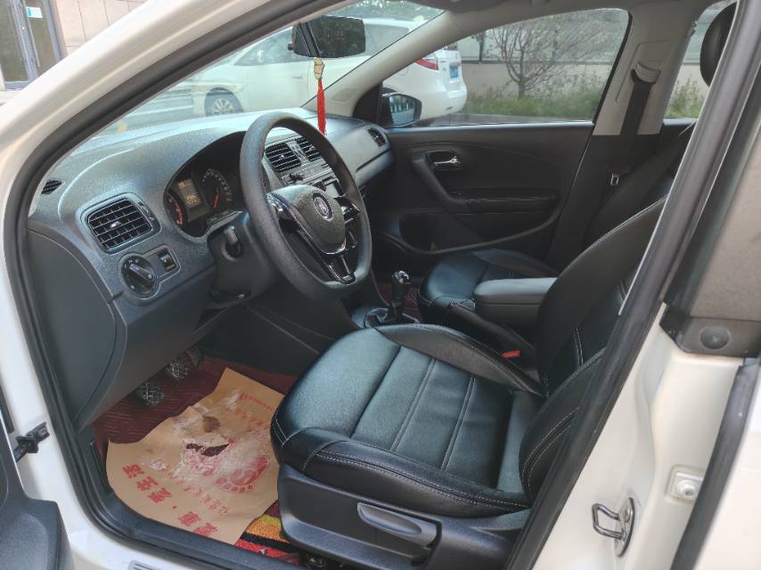 Volkswagen Polo 2016 car image #4