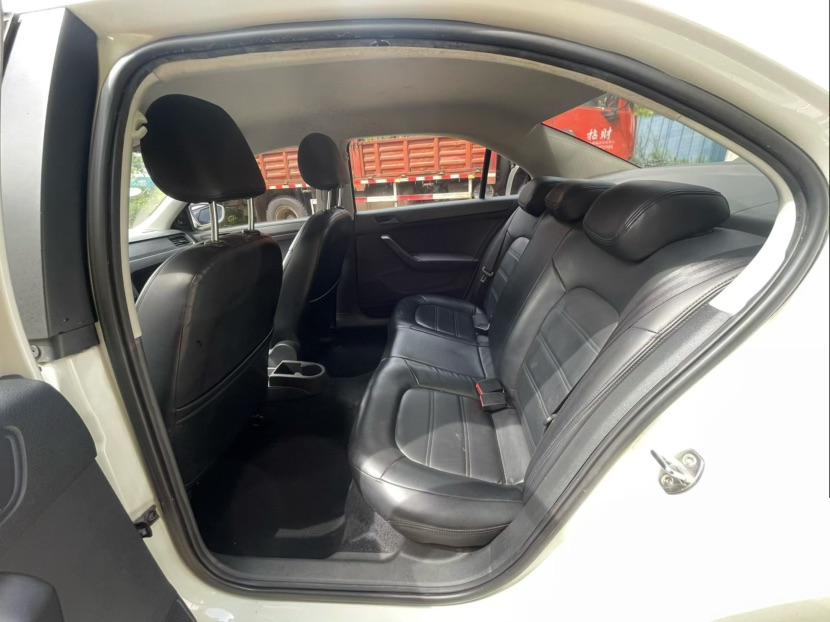 Volkswagen Santana 2015 car image #6