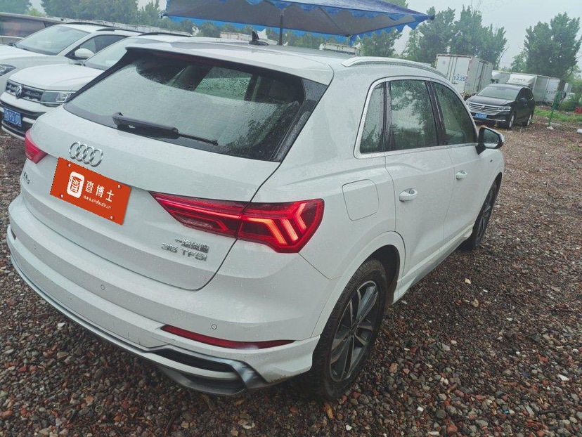 Audi Q3 2022 صورة سيارة #6