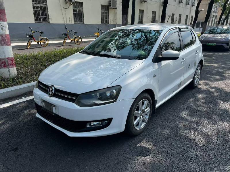 Volkswagen Polo 2013 Volkswagen Polo 2013 car image