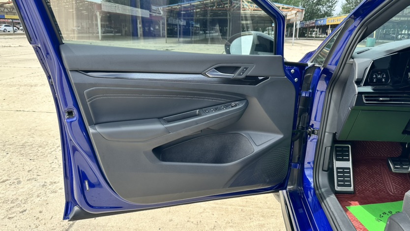 Volkswagen Golf 2022 car image #9