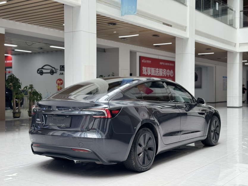 Tesla Model 3 2025 car image #5