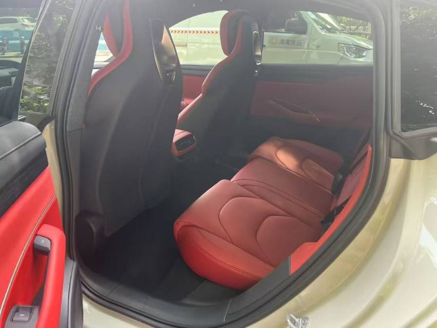 MI SU7 2025 car image #4