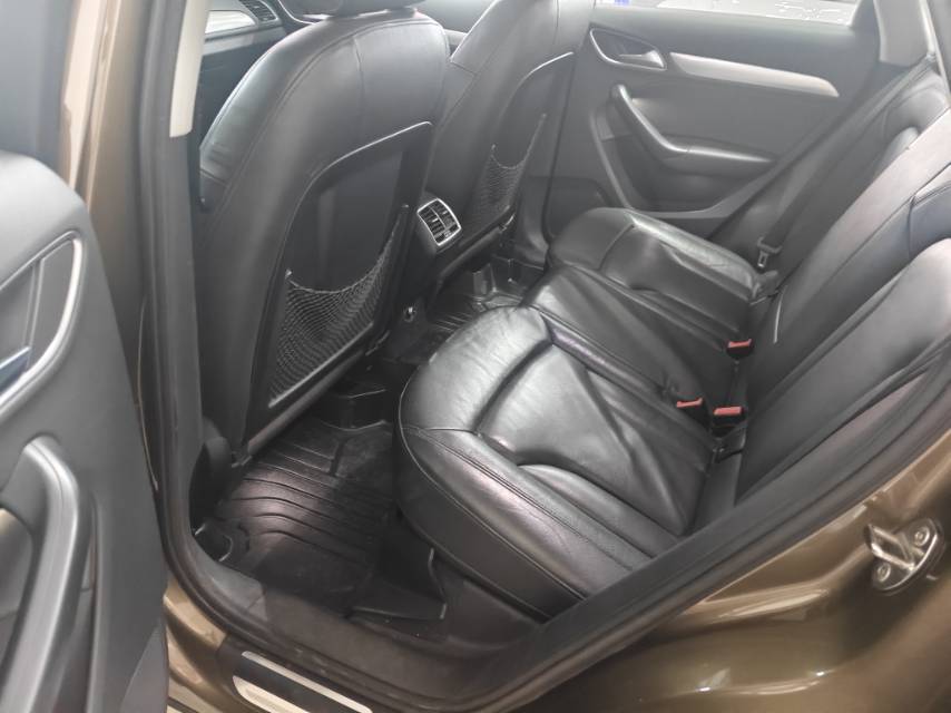 Audi Q3 2017 car image #5