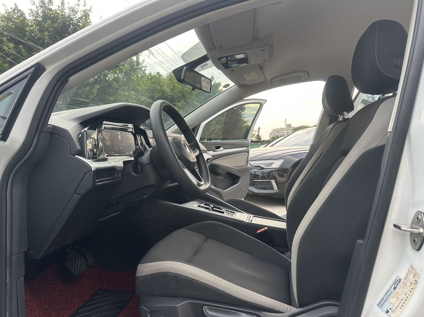 Volkswagen Golf 2023 car image #7
