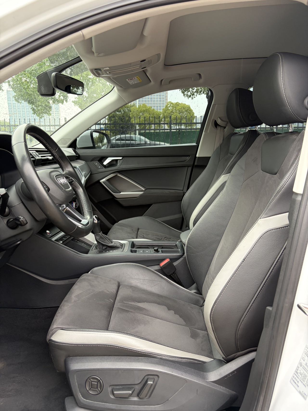 Audi Q3 2022 car image #3