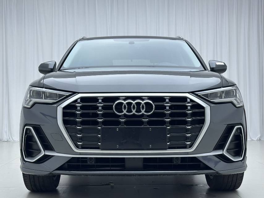 Audi Q3 2022 car image #2