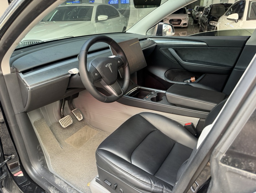 Tesla Model Y 2022 car image #2