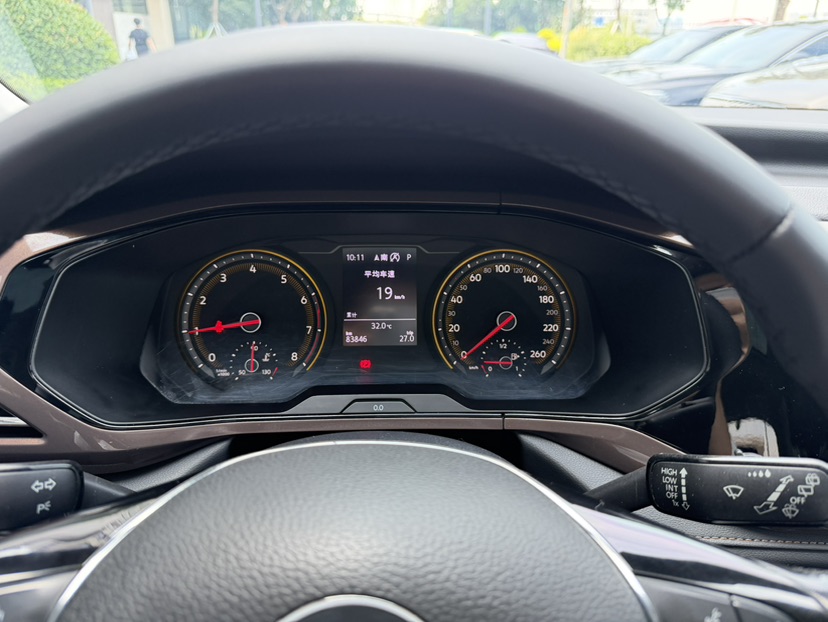Volkswagen Tharu 2018 car image #8