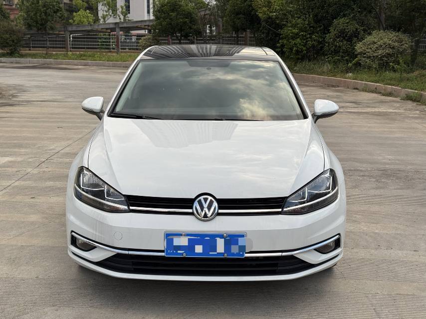 Volkswagen Golf 2020 car image #2