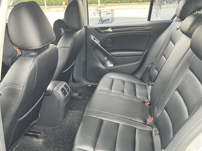 Volkswagen Golf 2012 car image #4