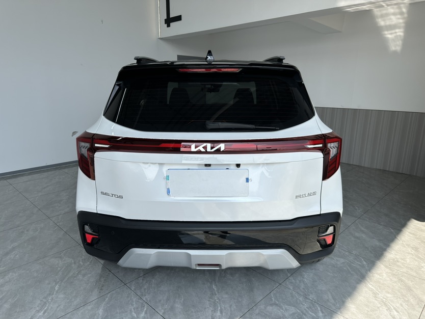 Kia Seltos 2023 car image #5
