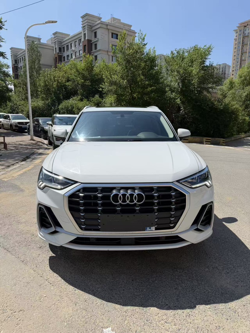 Audi Q3 2021 car image #2