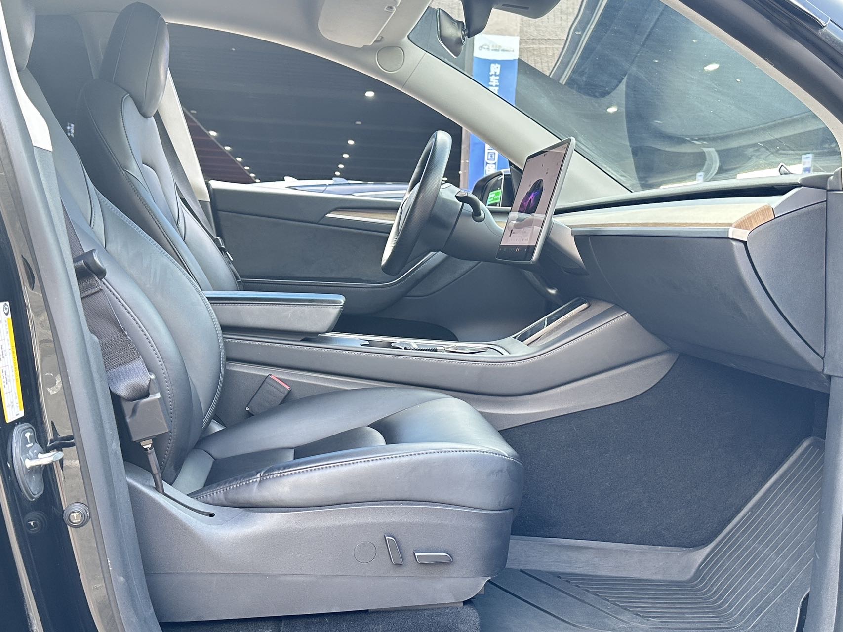 Tesla Model Y 2022 car image #12