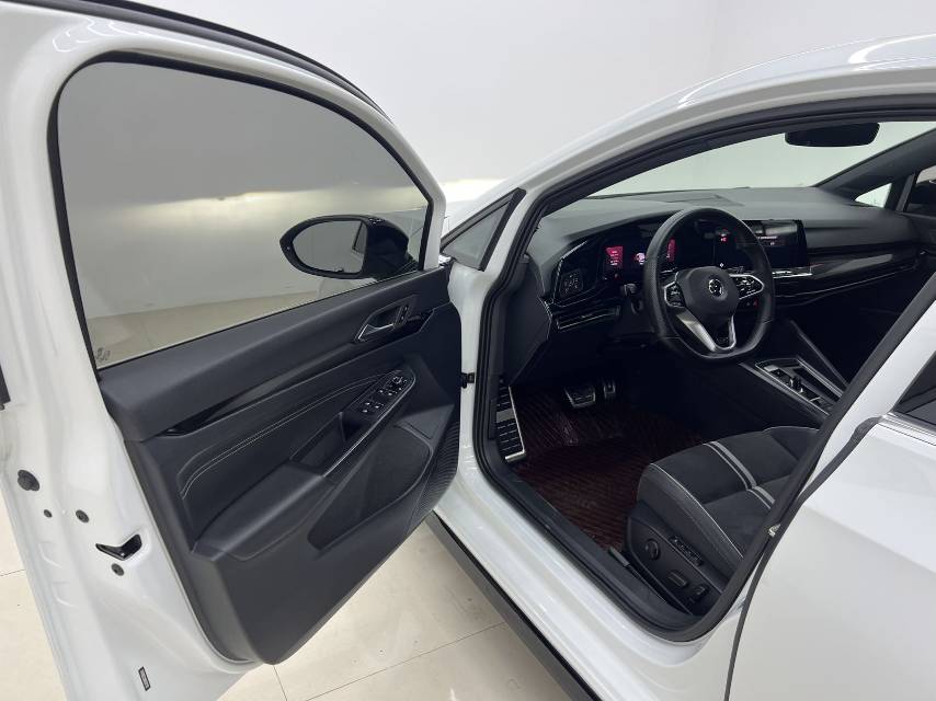 Volkswagen Golf 2022 car image #9