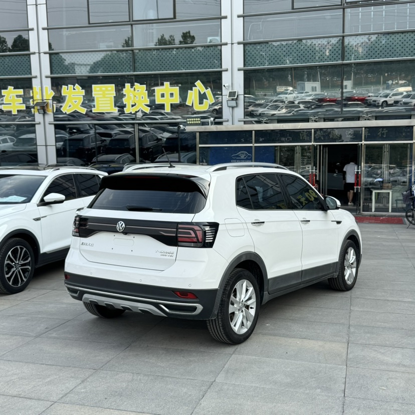 Volkswagen T-Cross 2021 car image #9