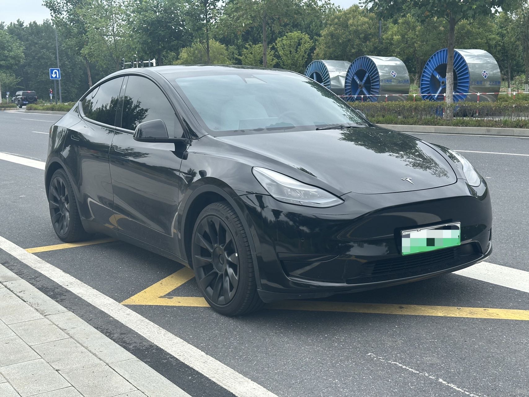 Tesla Model Y 2023 #3 Tesla Model Y 2023 car image #3
