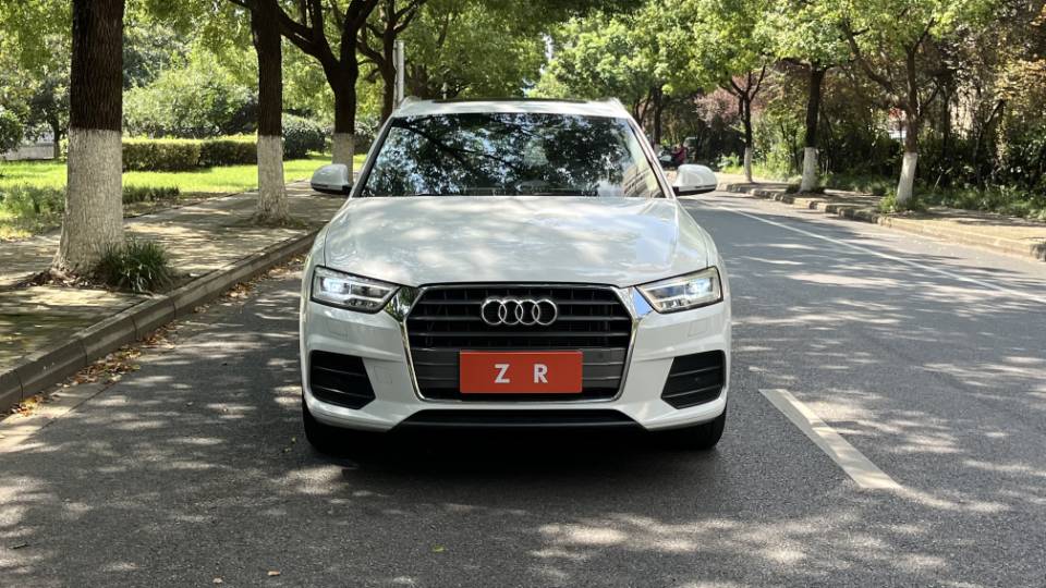 Audi Q3 2018 car image #2